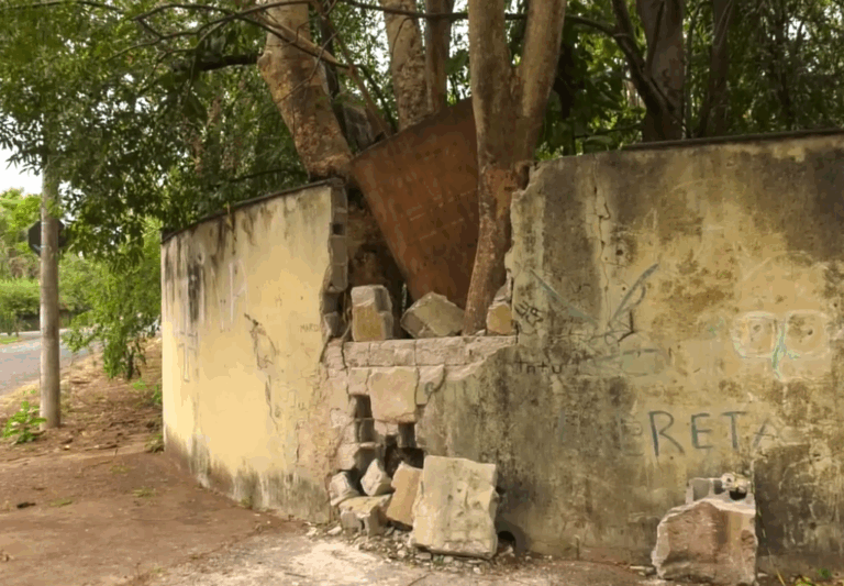 Na Av. Rio Pardo, antigo clube da Ceterp sofre com o abandono e preocupa moradores próximos