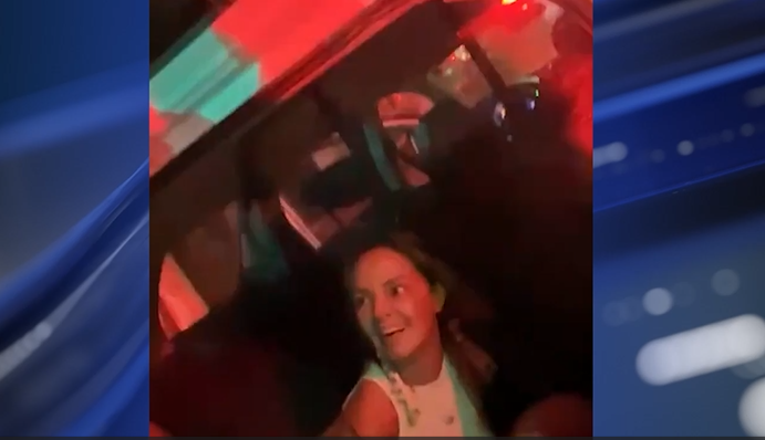 Policiais ofendidos por influenciadora serão homenageados pela Câmara