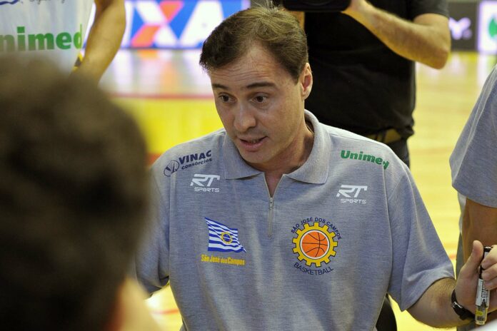 São José Basketball anuncia saída do técnico Régis Marrelli