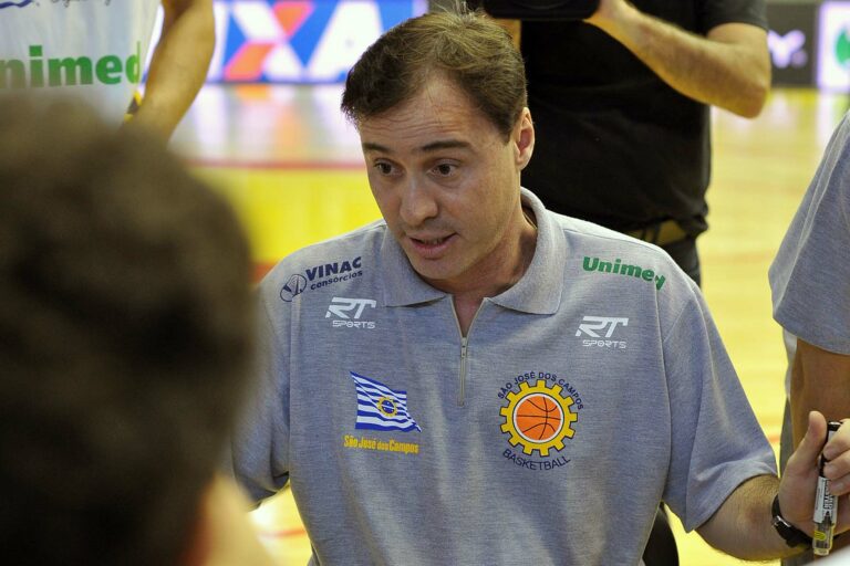 São José Basketball anuncia saída do técnico Régis Marrelli
