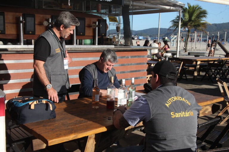 Força-tarefa integrada fiscaliza quiosques no Canal 3