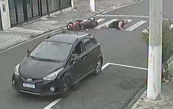 Motociclista de 60 anos é atropelado e condutor foge sem prestar socorro em Amparo