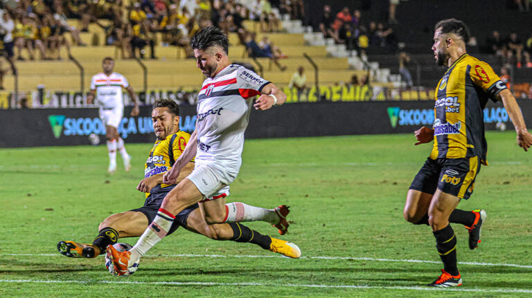 Autor de gol no último jogo, Guilherme Queiroz encara confronto contra o Volta Redonda como final e elogia comissão técnica