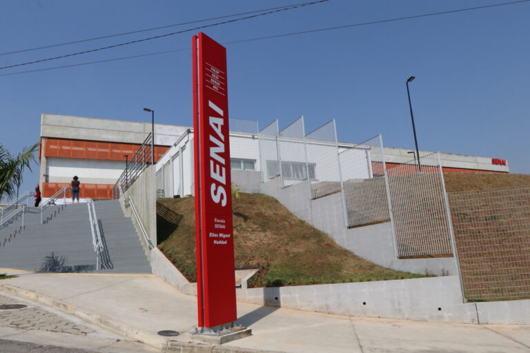 Prefeitura de Jacareí anuncia curso de instalação e manutenção de pisos laminados