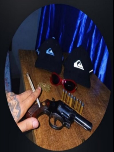 Jovem de Tremembé é preso após postar fotos com arma nas redes sociais