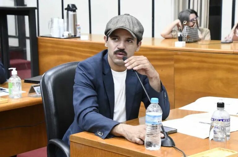 Vereadores decidem nesta segunda-feira sobre suspensão de Bigodini por seis meses