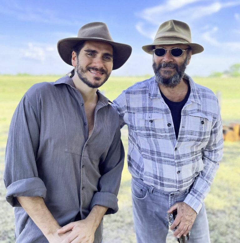 Almir Sater e Gabriel Sater fazem show em São José