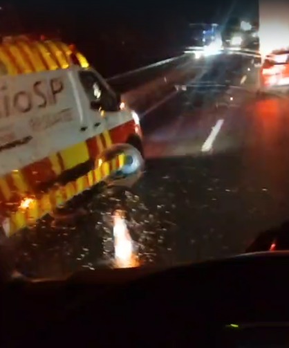 Homem morre atropelado por vários veículos na Dutra em Lorena