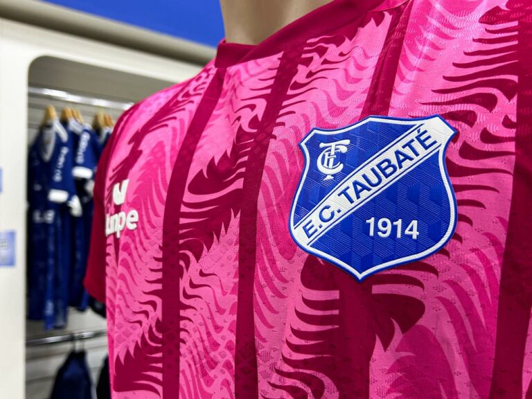 Taubaté lança nova camisa rosa em apoio à campanha Outubro Rosa