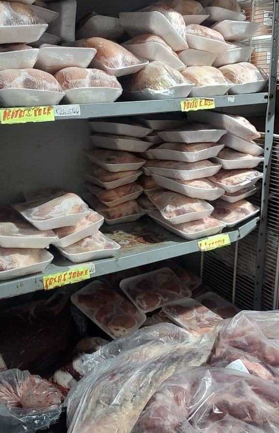 Vigilância Sanitária joga fora quase meia tonelada de carne imprópria em mercado de Americana