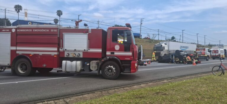 Carro e carreta se envolvem em acidente na Via Dutra, em Taubaté