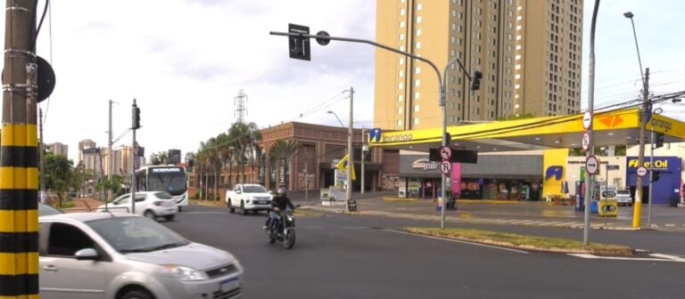 Preguiça da segunda-feira? Semáforos da Av Portugal estão apagados e tumultuam o trânsito 