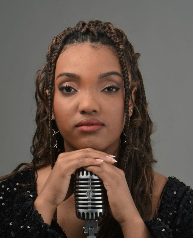 De Taubaté, Sara Braz emociona jurados e estreia com destaque no The Voice