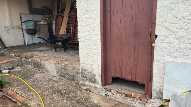 Mulher é encontrada morta sobre carriola na própria casa