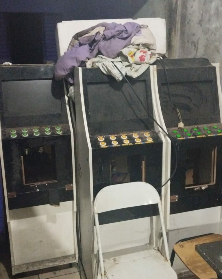 Bar é flagrado com 16 caça-níqueis e lança-perfume em Campinas