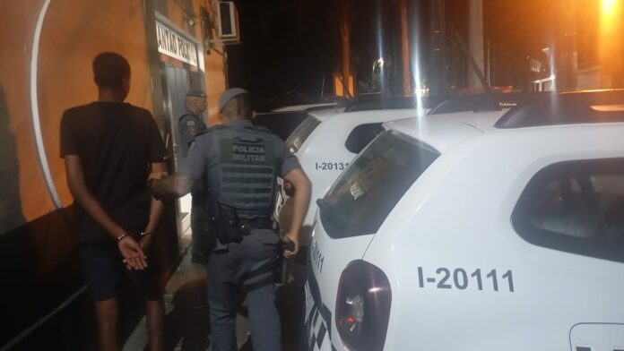 Menor é apreendido após matar colega de trabalho em São Sebastião Menor é apreendido após matar colega de trabalho em São Sebastião