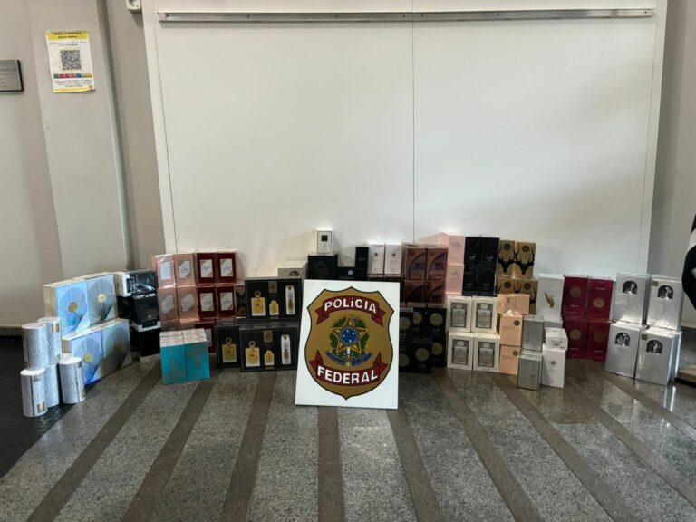 PF apreende perfumes importados ilegalmente após flagrante na rodoviária de Andradina