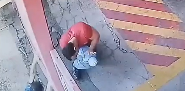 VÍDEO: Bebê engasgado é salvo por bombeiros pela 2ª vez em menos de uma semana em Taubaté