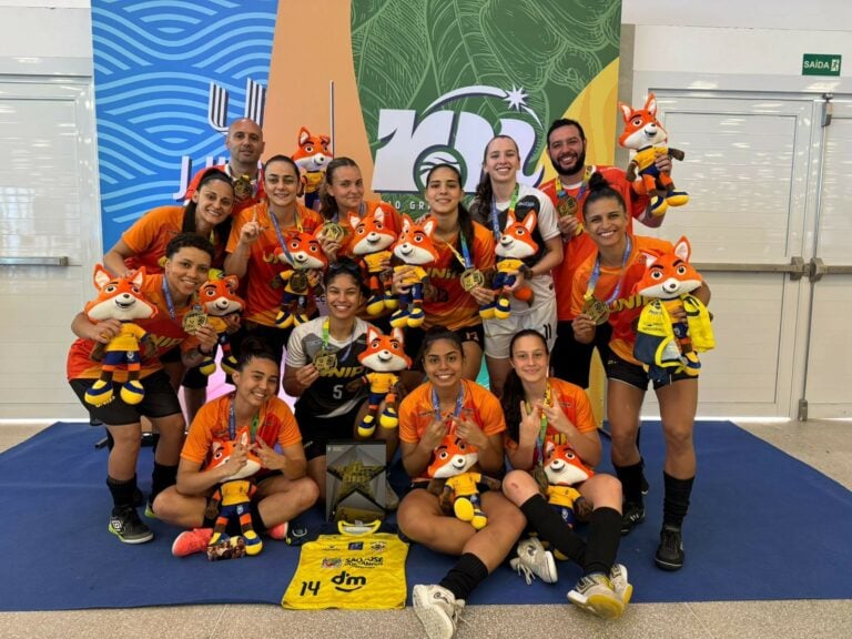 A equipe feminina do São José conquista o bicampeonato brasileiro universitário de futsal