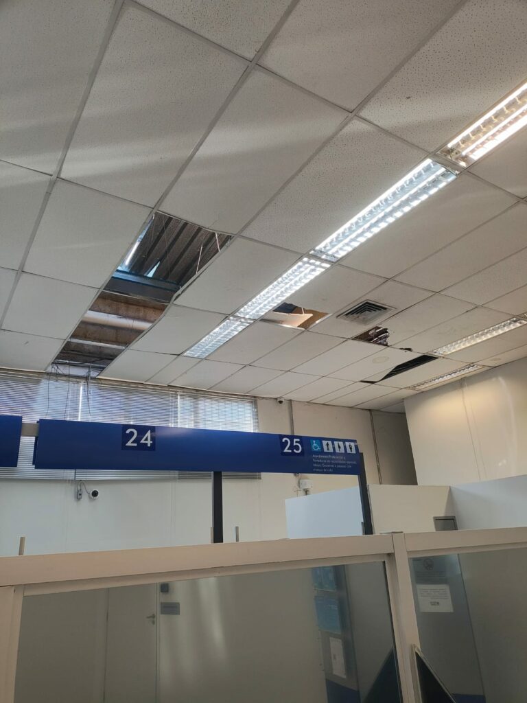 Bandidos tentam arrombar agência da Caixa em Campinas e deixam rastro de destruição