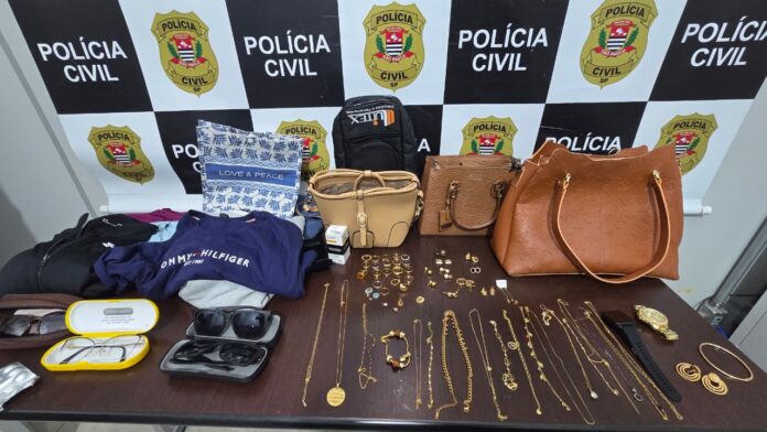 Diarista é presa por furtar joias de R$ 300 mil em condomínio