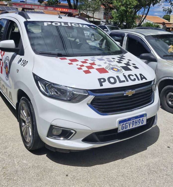 Mulher é presa conduzindo carro clonado em São José dos Campos Mulher é presa conduzindo carro clonado em São José dos Campos