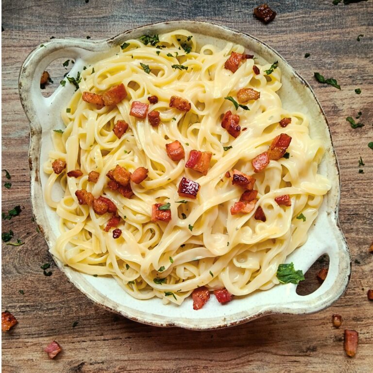 Aprenda a preparar uma receita deliciosa de Fettuccine à Carbonara