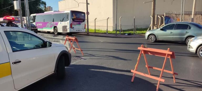 Furto de fiação interrompe semáforo e causa caos no trânsito do Centro