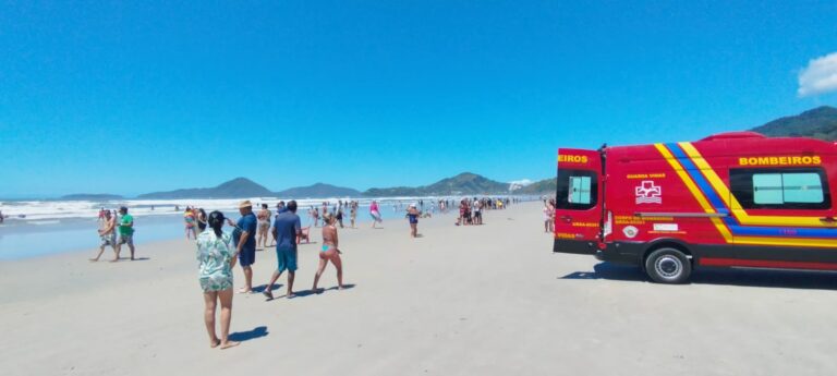 Bombeiros retomam buscas por homem desaparecido após afogamento em Ubatuba