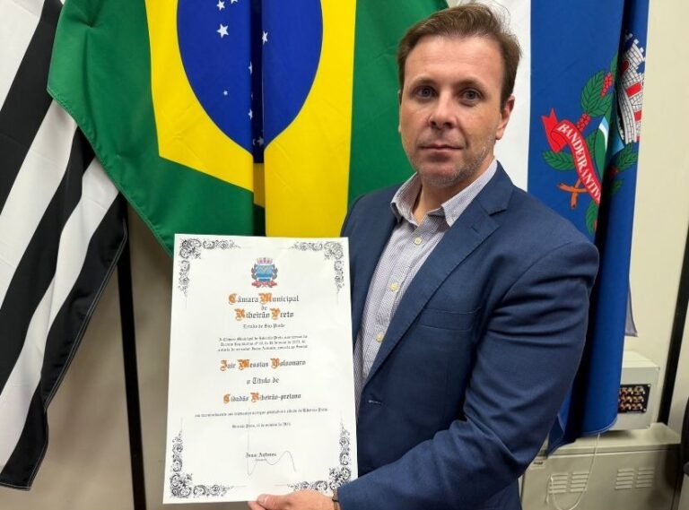 Câmara cobra autorização de Moraes para entregar título de Cidadão a Bolsonaro