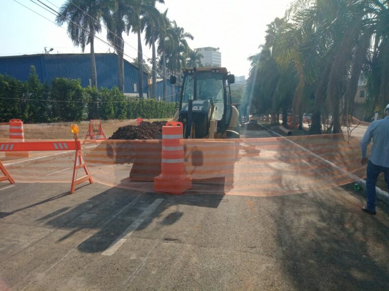Obras de rede de esgoto na Avenida Odorindo Perenha devem terminar em dezembro