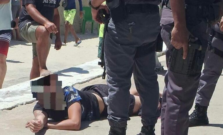 Policial de folga reage a assalto e deixa suspeito ferido em cidade do litoral