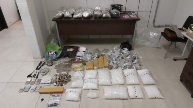 BAEP prende grupo por tráfico de drogas e posse ilegal de munições