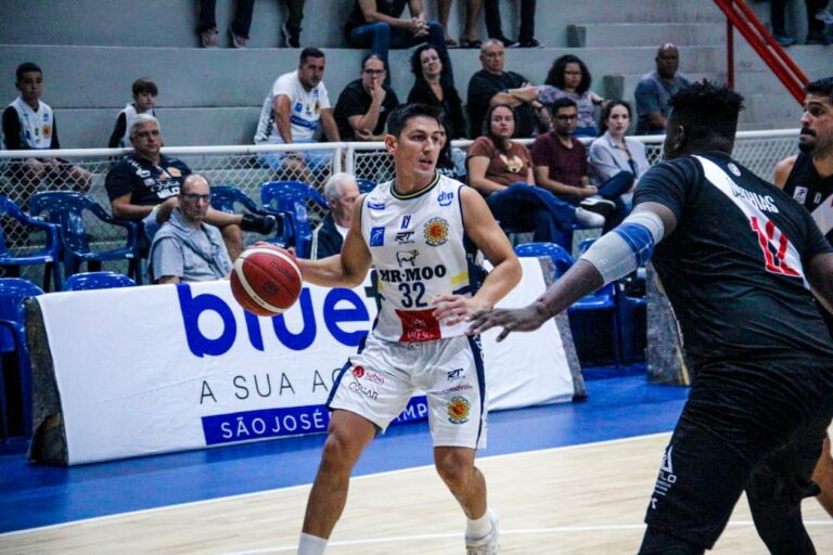 São José Basketball enfrenta o Flamengo pelo NBB no Linneu de Moura