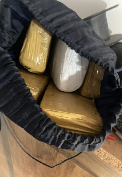 Polícia Civil prende jovem com grande quantidade de drogas durante cumprimento operação em Taubaté