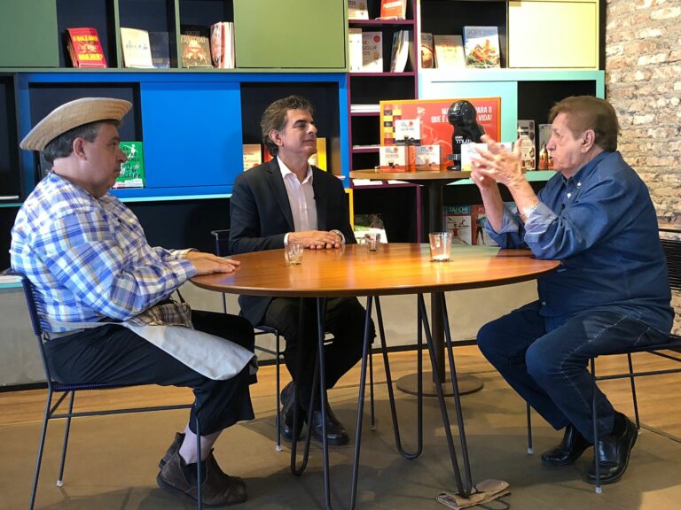 Com piadas e muitas histórias, Corauci Neto é o entrevistado do programa Dois Tons de Chico desta quinta