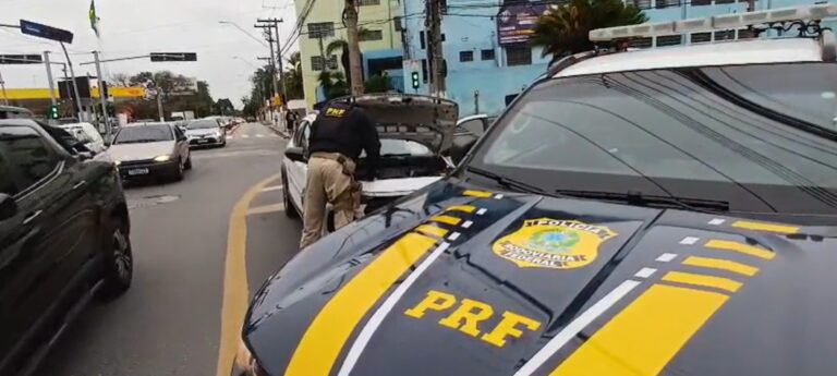 Casal é detido com veículo adulterado em Jacareí