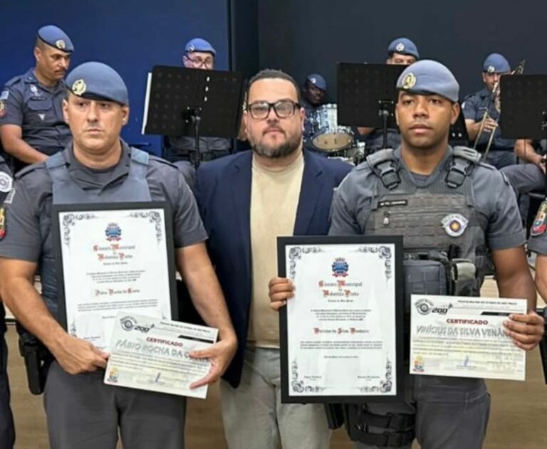 Policiais ofendidos por ‘Esquerdogata’ ganham homenagem da Câmara