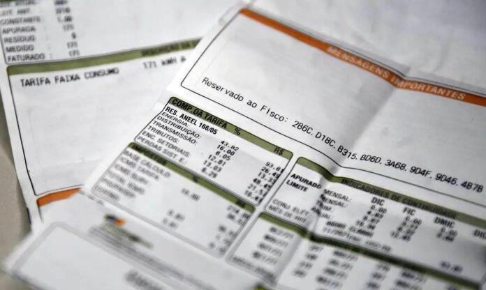 Consumidor pagará R$ 4,46 extras a cada 100 KWh consumidos | Foto: Marcello Casal Jr/Agência Brasil