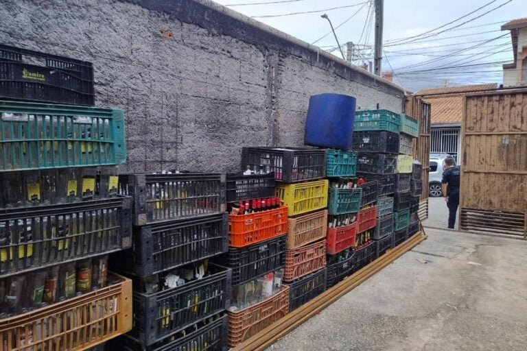 Distribuidora clandestina de bebidas é interditada em São José