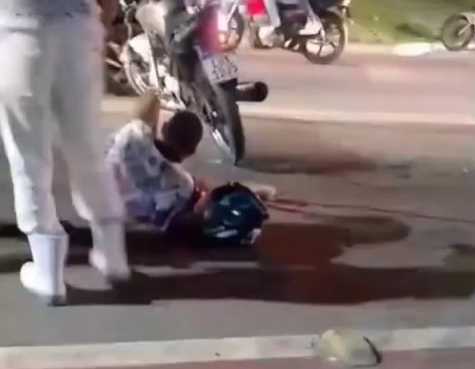 Três pessoas ficaram feridas  em acidente de moto próximo ao Túnel da Vila Zilda, em Guarujá