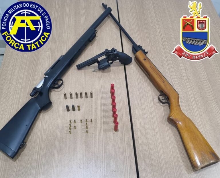 Adolescente é apreendido com arma de fogo e munições