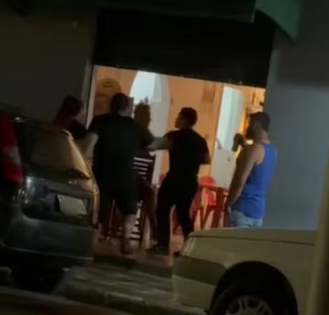 Briga em bar entre vizinhos deixa duas pessoas esfaqueadas em Registro