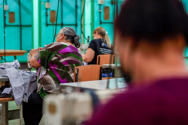 Escola Municipal abre inscrições para cursos profissionalizantes gratuitos de Panificação, Costura e Informática