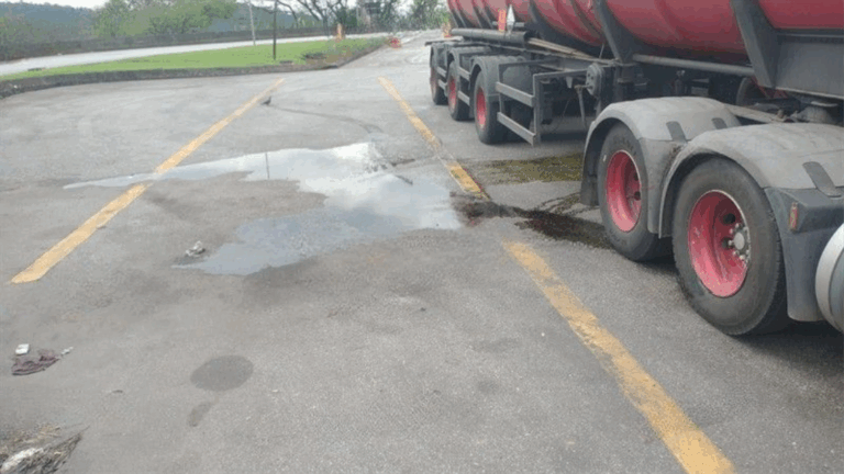 Ácido clorídrico vaza de caminhão e interdita alça de acesso na rodovia Imigrantes