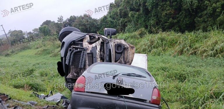 Caminhão invade contramão de rodovia e mata motorista de carro