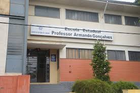 Adolescente leva faca para escola, ameaça aluna e é apreendido em Miracatu