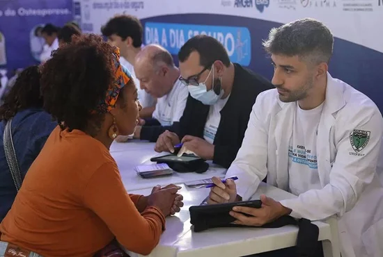 Estação Brás tem ação gratuita de prevenção à osteoporose com teste de calcâneo