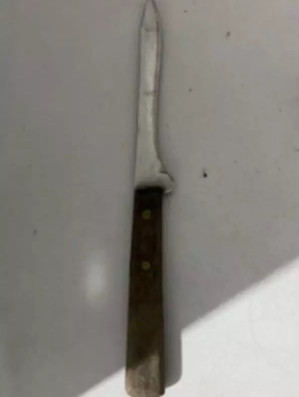 Homem é preso após invadir casa e ameaçar guardas com faca em Guarujá