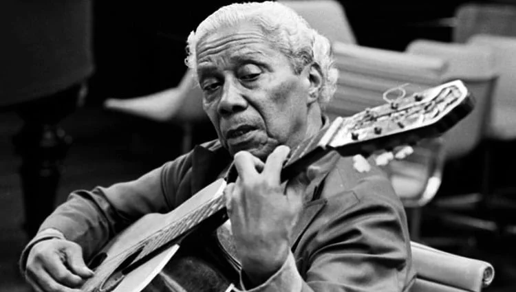 História da música “Folhas Secas”, de Nelson Cavaquinho e Guilherme de Brito